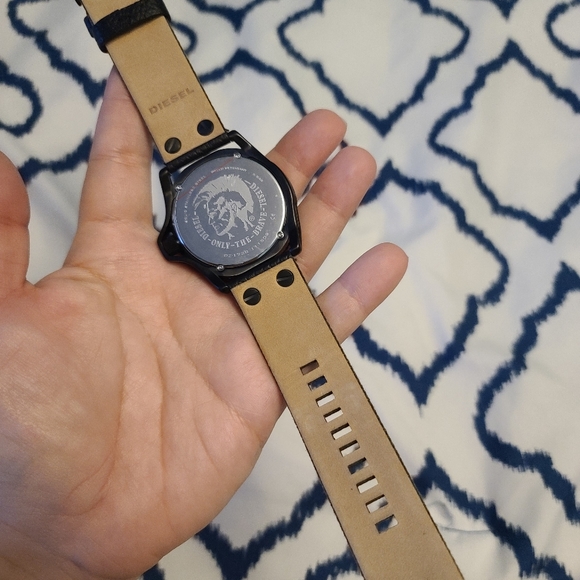 (SOLD) Men's Diesel watch - Picture 3 of 7